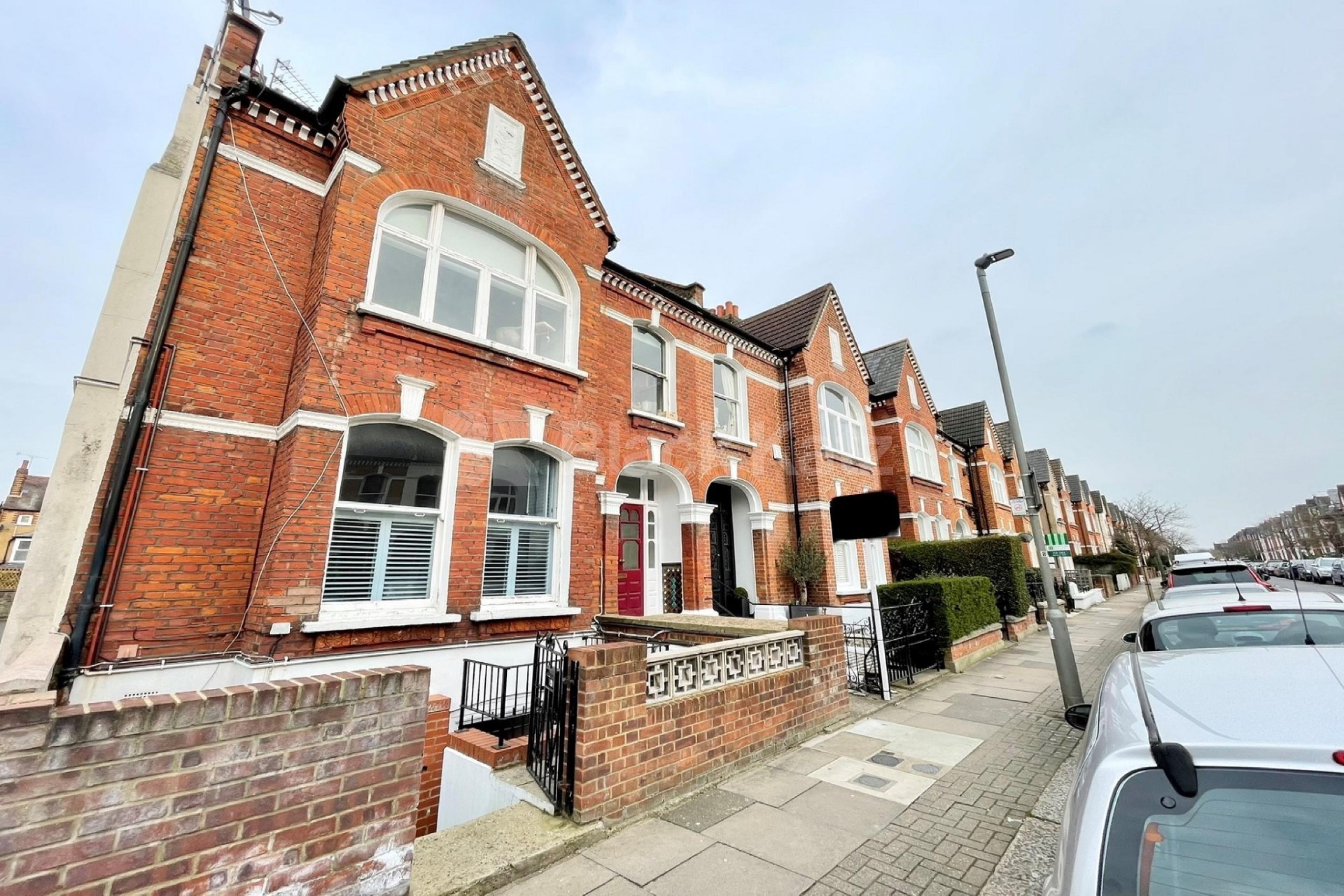 Larger than average, two bedroomed garden flat on the lower ground floor  Drakefield Road, Tooting Bec SW17